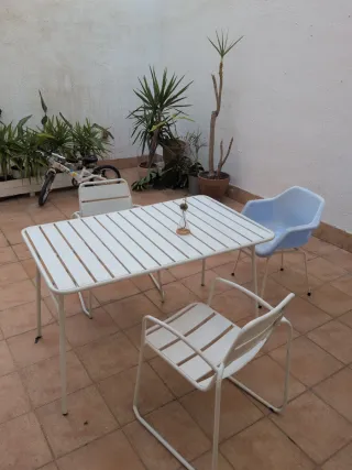 Mesa de exterior metálica blanca + 2 sillas