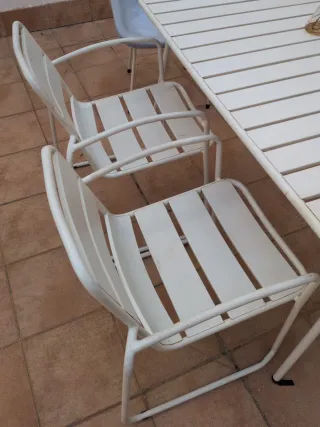 Mesa de exterior metálica blanca + 2 sillas