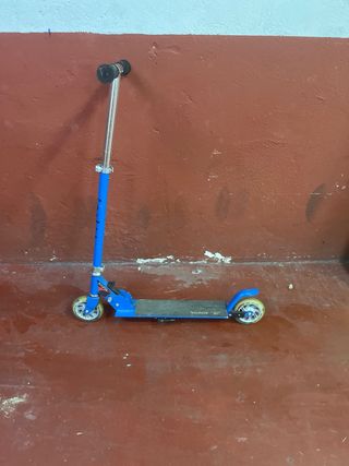 Patinete infantil azul regulable en altura manilla