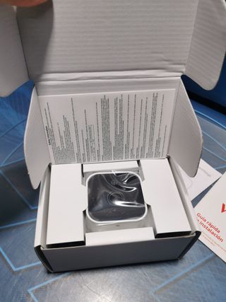 Sistema de seguridad Vodafone V-Home-ITA - blanco-kit V-home mini iot, hub + camera