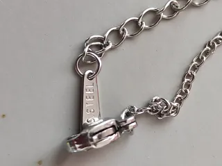 Collana acciaio con pendente ovale margherite