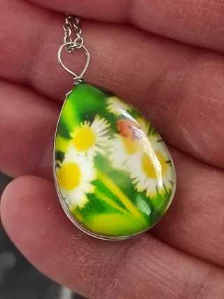 Collana acciaio con pendente ovale margherite