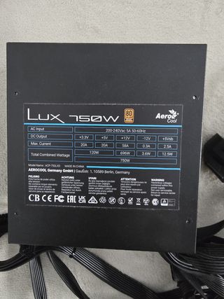 Fuente Alimentación Aerocool Lux 750W 80 Plus Bron