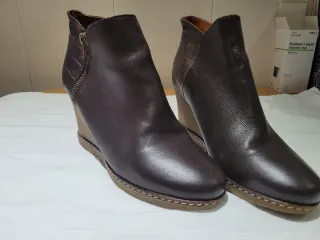 Botines marrón de piel n° 39.