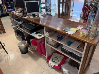 Mostrador de madera de pino labrado a mano