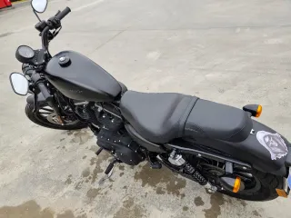 Harley-Davidson Sportster 883 Negra