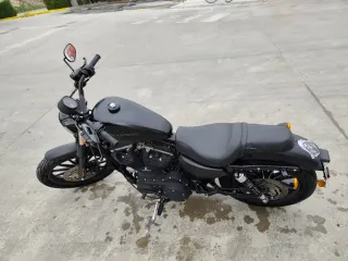 Harley-Davidson Sportster 883 Negra