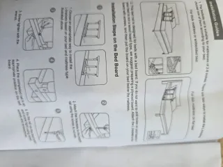 Barandilla abatible para cama.