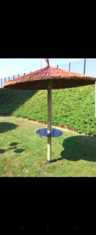Sombrilla de bimbre con mesa