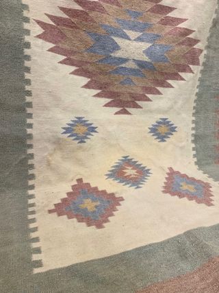 Alfombra decorativa  beige y rosa