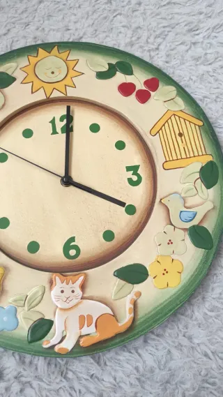 Reloj de pared infantil decorado