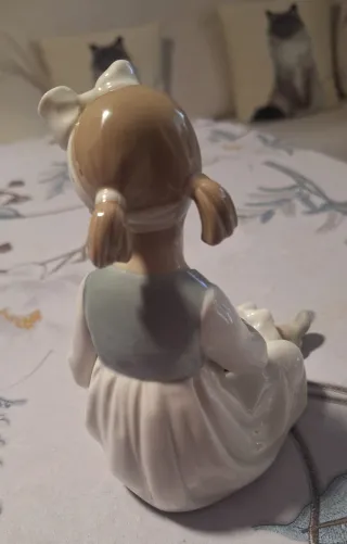 Figura Lladro Porcelana Niña con Bebé