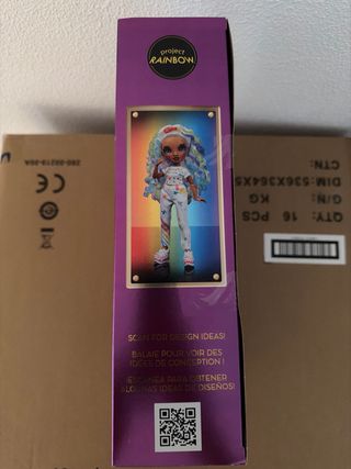 Rainbow High Color & Create Muñeca
