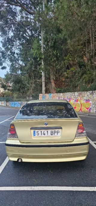 BMW Serie 3 2001 acepto moto