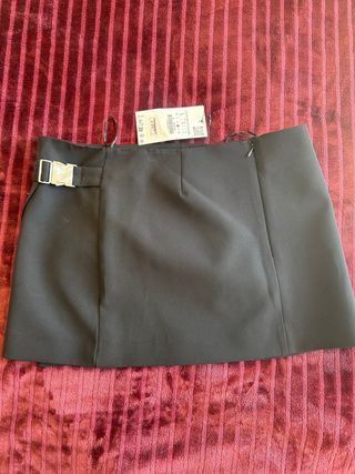 Falda Zara Negra Cremalleras