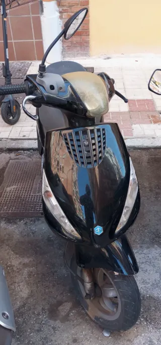 Piaggio Zip 100cc 4 tiempos lleva parada tiempo