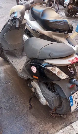 Piaggio Zip 100cc 4 tiempos lleva parada tiempo