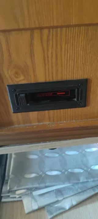 Tocadiscos Vintage Madera y Dorado