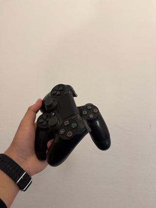 PlayStation 4 Slim Negra + 2 Mandos y Juegos