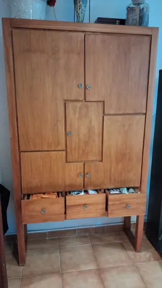 Aparador de madera maciza