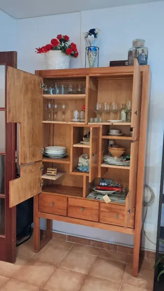 Aparador de madera maciza