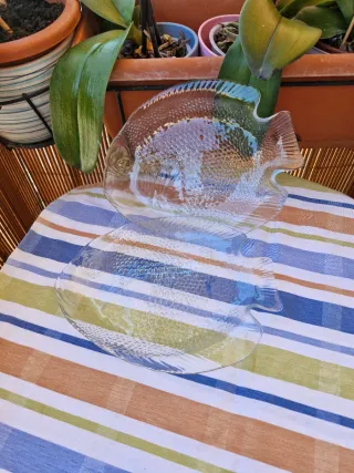 2 Platos decorativos de cristal con forma de pez