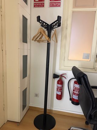 Perchero de oficina metal y madera