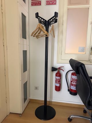 Perchero de oficina metal y madera