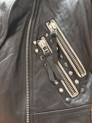 Chaqueta 100% cuero Zara tachas metalicas  mujer