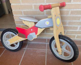 Bicicleta de madera para niños