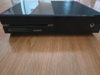 Xbox One Negra + Mando