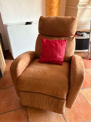 Sillón marrón de ante