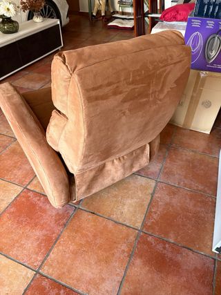 Sillón marrón de ante