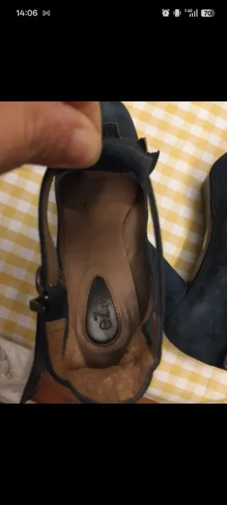 Sandalias de tacón azul oscuro Ezzio