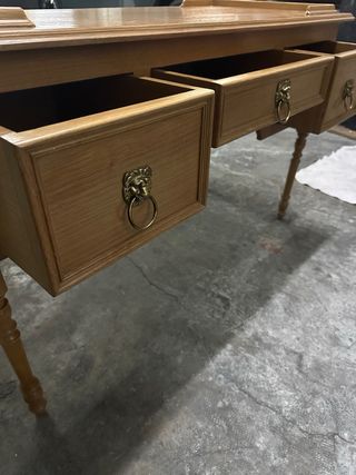 Escritorio antiguo de madera