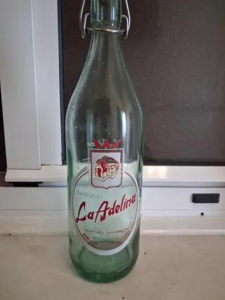 Solo envio por CORREOS Botella de gaseosa La Adel