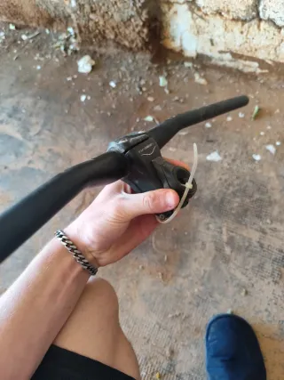 Manillar de bicicleta negro