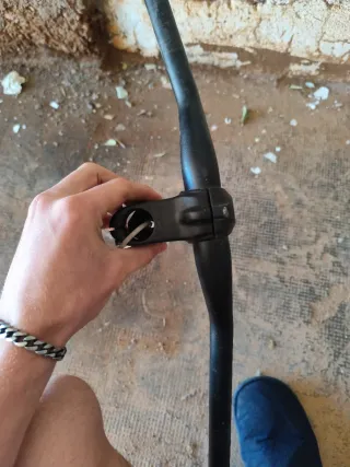 Manillar de bicicleta negro