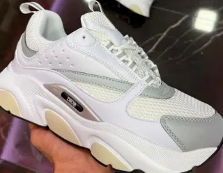 Zapatilla D Gris y Blanca