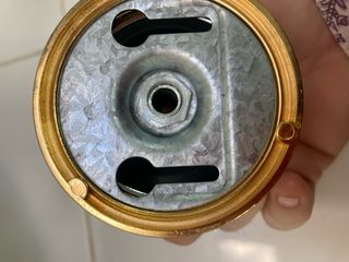 Colgador de baño dorado y metacrilato