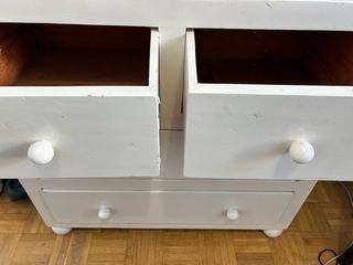 Cómoda de madera blanca