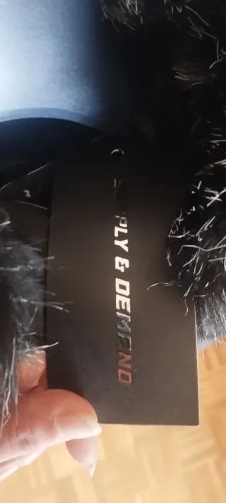 Cazadora Supply & Demand Negra