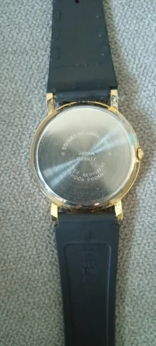 Reloj de cuarzo japonés