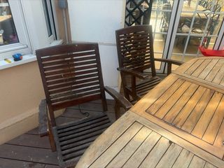 Mesa extensible madera jardín con sillas