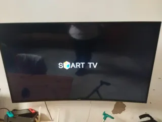 Televisor Smart TV Curvo Negro