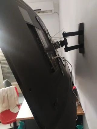 Televisor Smart TV Curvo Negro