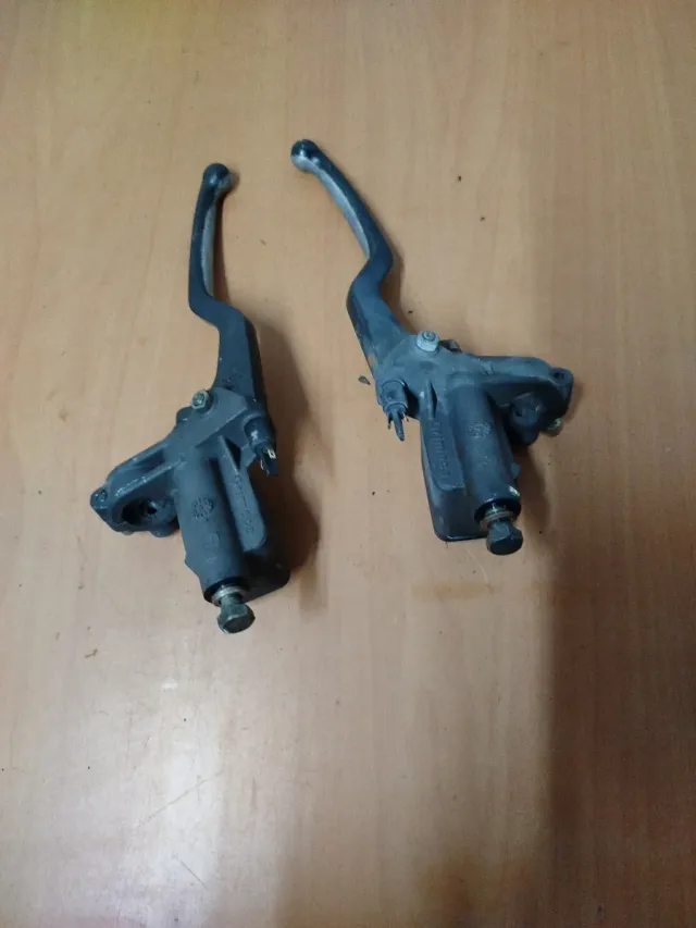 Bomba Freno + Manetas Aprilia Sport City 125
