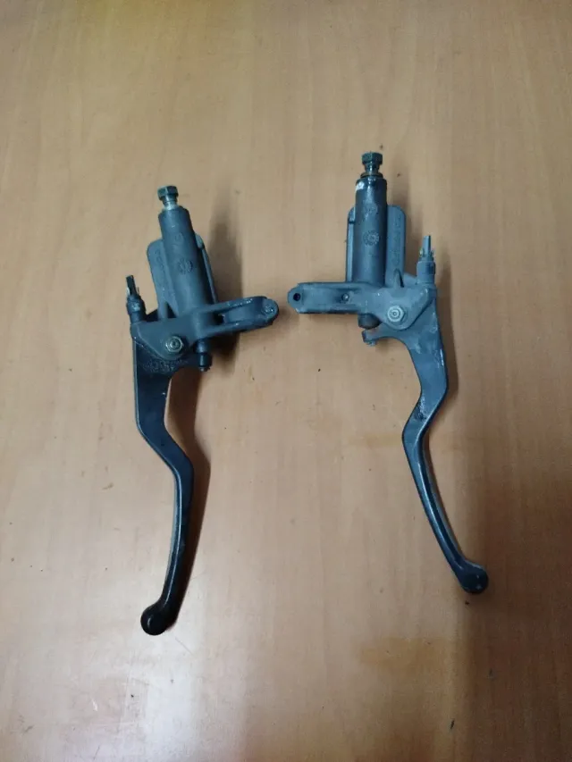 Bomba Freno + Manetas Aprilia Sport City 125