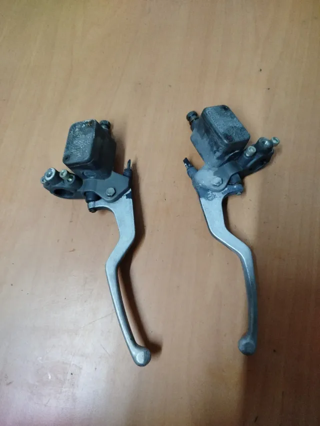Bomba Freno + Manetas Aprilia Sport City 125