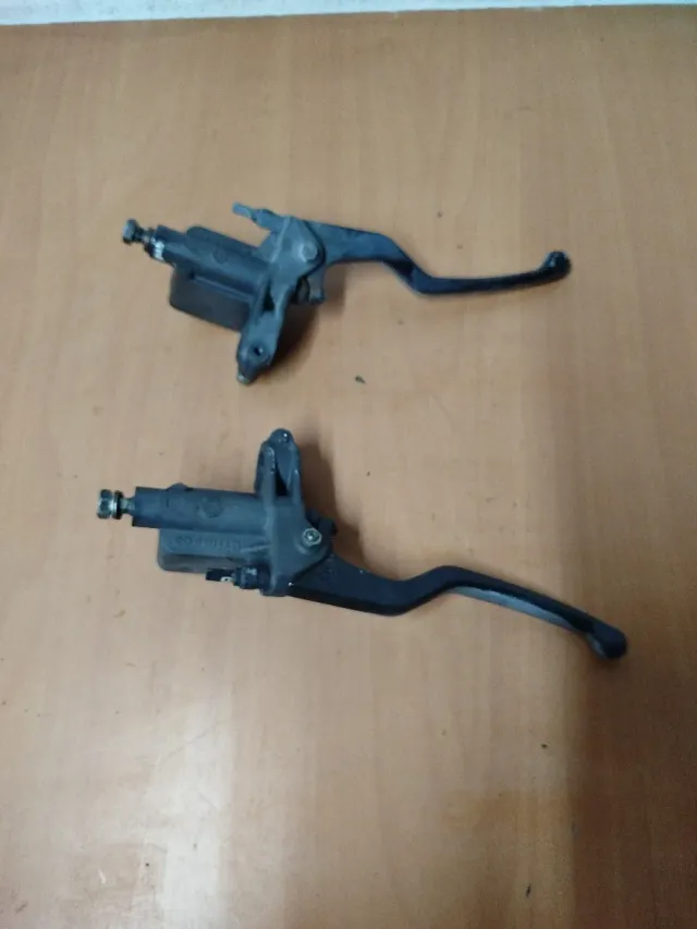 Bomba Freno + Manetas Aprilia Sport City 125